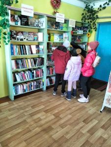 Фотомить: діти, книга та бібліотека.